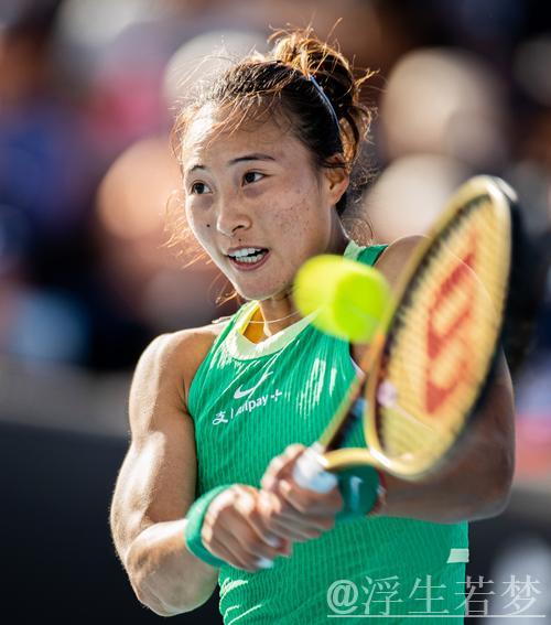 郑钦文闯入查尔斯顿站女单第三轮